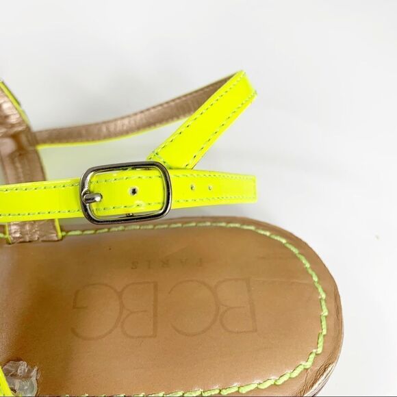 BCBG Paris Neon Silver T Strap Flat Sandals - Picture 7 of 8